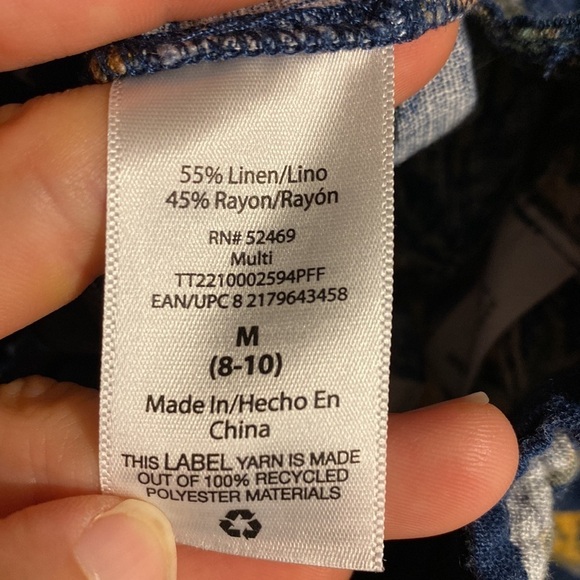 TIME and Tru navy blue Hawaiian print linen cuffed‎ shorts - Picture 5 of 7